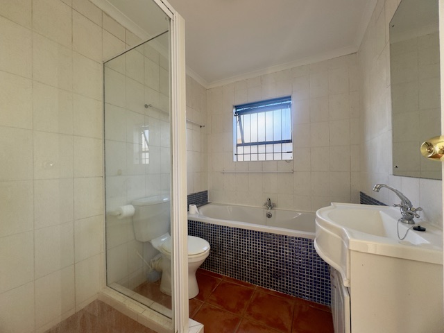 3 Bedroom Property for Sale in Uitzicht Western Cape